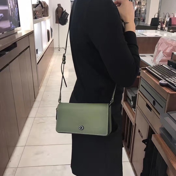 coach up-crafted 1941 glovetanned leather dinky with kisslock closure - Picture 10 of 10